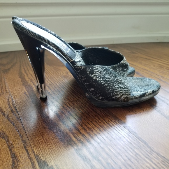 Slip on Versace Shoes - Picture 4 of 4